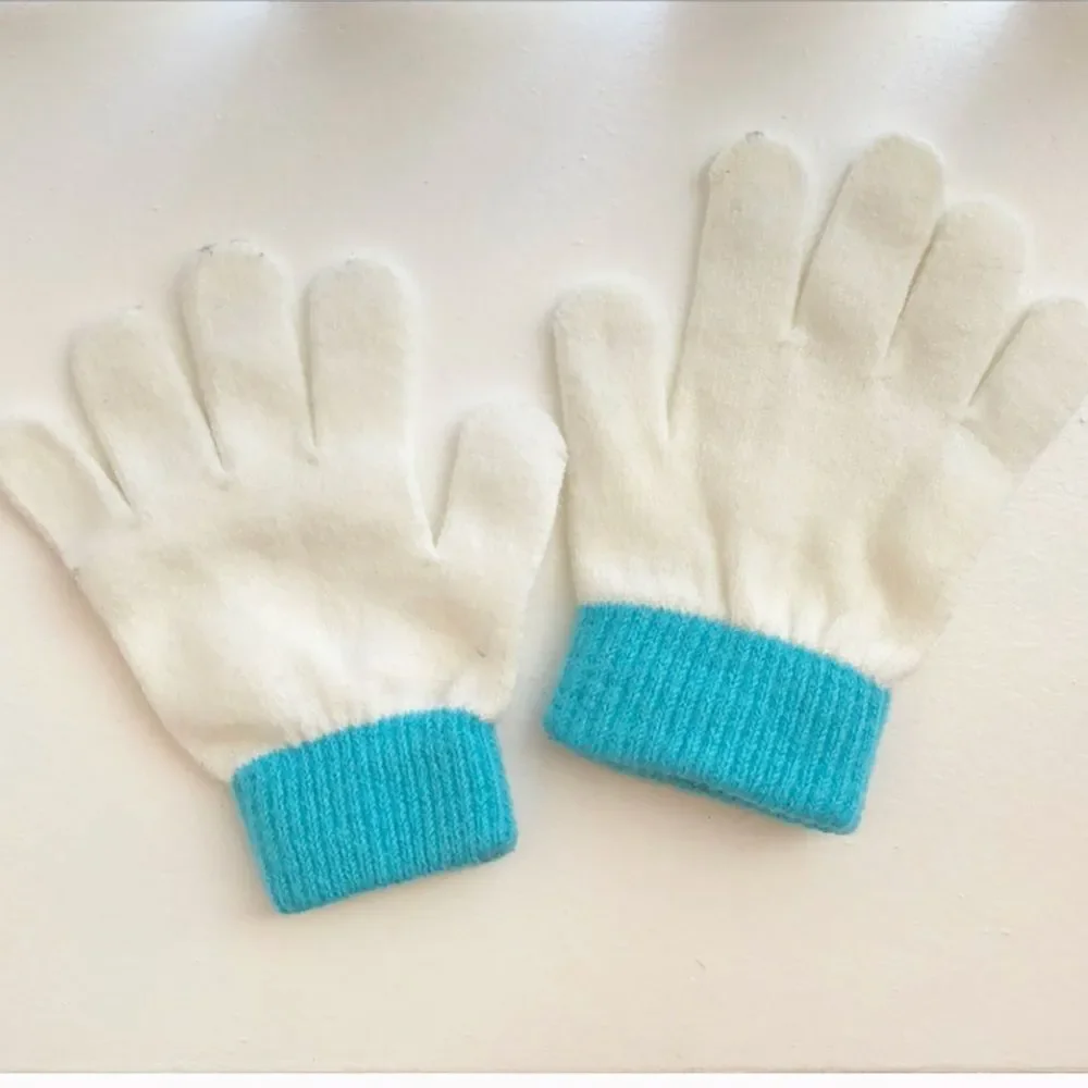 Snowflake hat and gloves